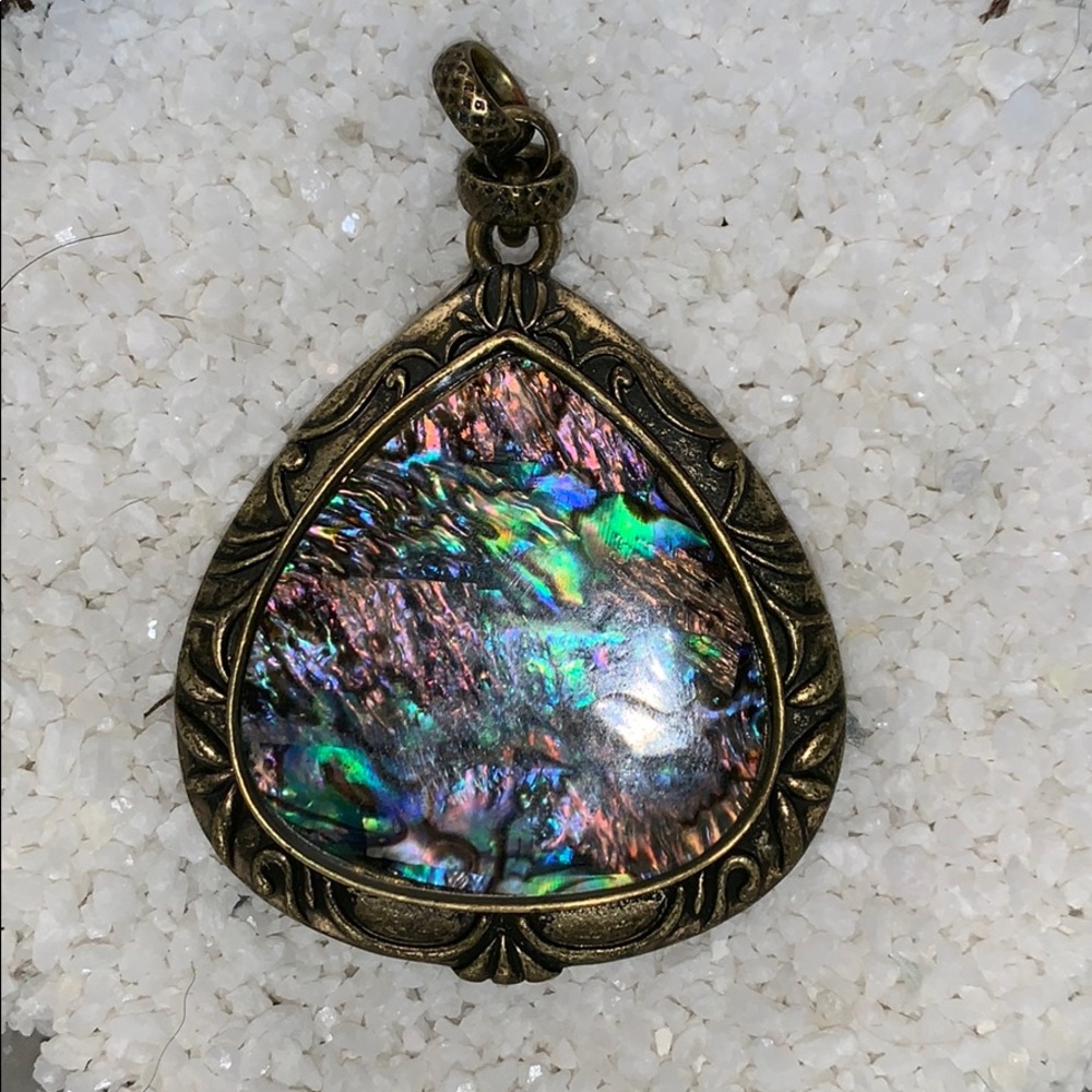 Reversible pendant.